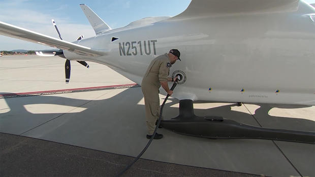 electric-plane-fill-er-up.jpg 